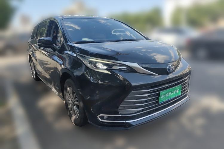 Used Toyota SIENNA 2021 2.5L Hybrid Luxury Edition Front Right 45 Deg
