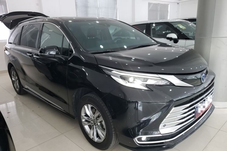 Used Toyota SIENNA 2021 2.5L Hybrid Platinum Edition Front Right 45 Deg