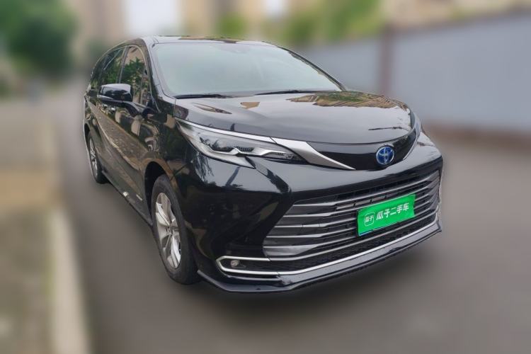 Used Toyota SIENNA 2021 2.5L Hybrid Ultimate Edition Front Right 45 Deg