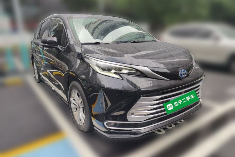 Used Toyota SIENNA 2021 2.5L Hybrid Platinum Edition Front Right 45 Deg