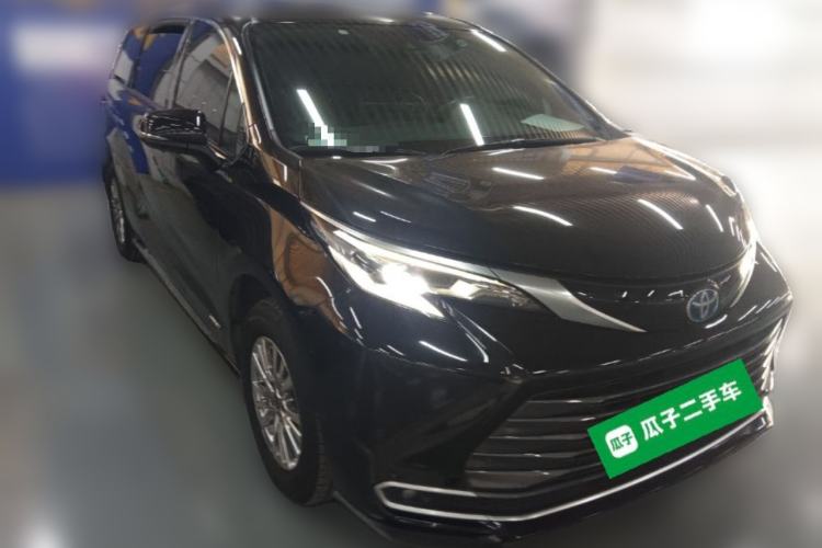 Used Toyota SIENNA 2021 2.5L Hybrid Premium Edition Front Right 45 Deg