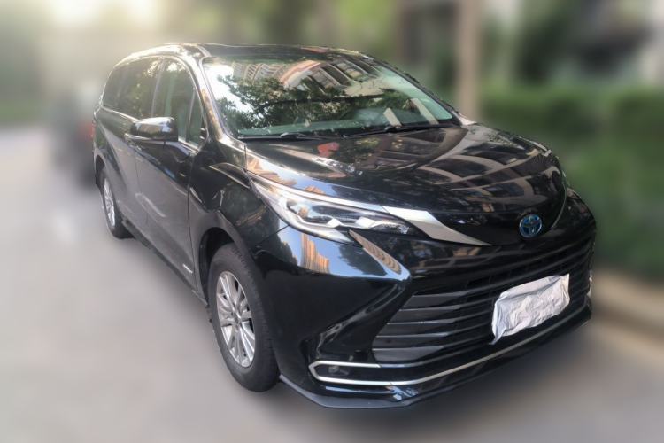 Used Toyota SIENNA 2021 2.5L Hybrid Premium Edition Front Right 45 Deg