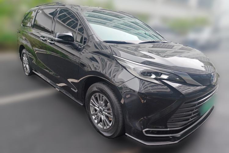 Used Toyota SIENNA 2021 2.5L Hybrid Luxury Edition Front Right 45 Deg