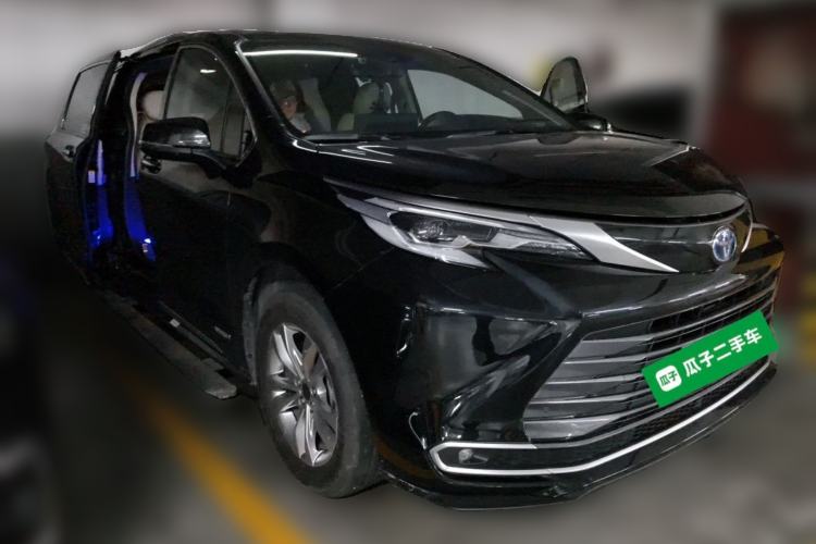 Used Toyota SIENNA 2021 2.5L Hybrid Ultimate Edition Front Right 45 Deg