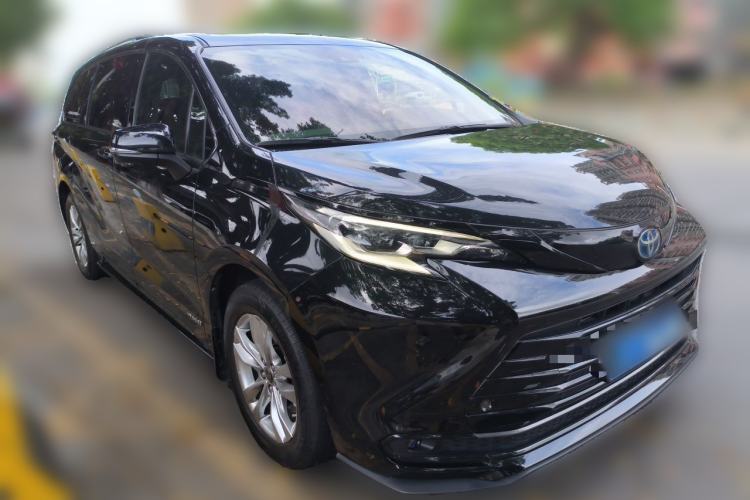Used Toyota SIENNA 2021 2.5L Hybrid Platinum Edition Front Right 45 Deg