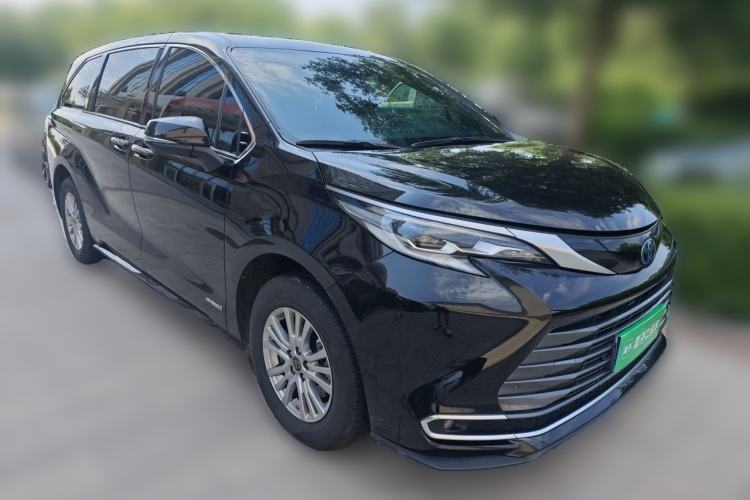 Used Toyota SIENNA 2021 2.5L Hybrid Premium Edition Front Right 45 Deg