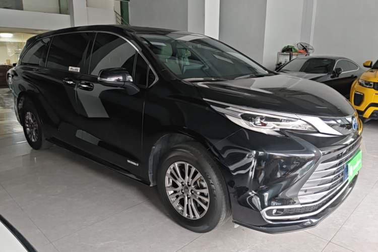 Used Toyota SIENNA 2021 2.5L Hybrid Luxury Edition Front Right 45 Deg