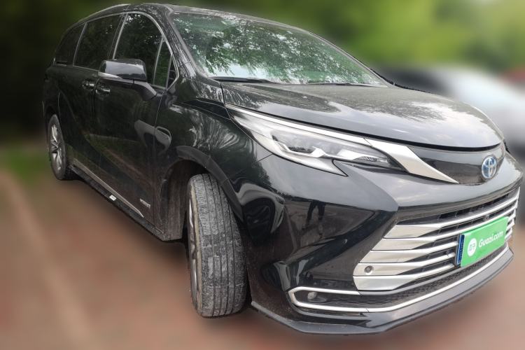 Used Toyota SIENNA 2021 2.5L Hybrid Platinum Edition Front Right 45 Deg