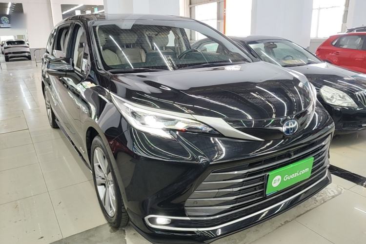 Used Toyota SIENNA 2021 2.5L Hybrid Premium Edition Front Right 45 Deg
