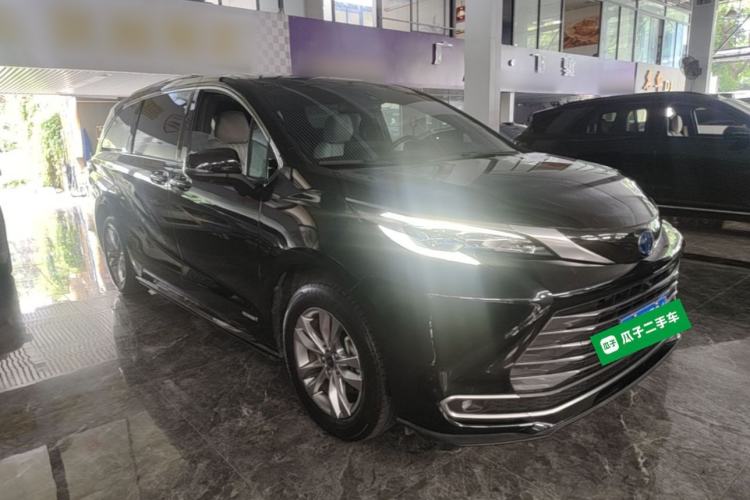 Used Toyota SIENNA 2021 2.5L Hybrid Ultimate Edition Front Right 45 Deg