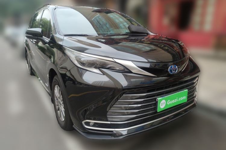 Used Toyota SIENNA 2021 2.5L Hybrid Premium Edition Front Right 45 Deg
