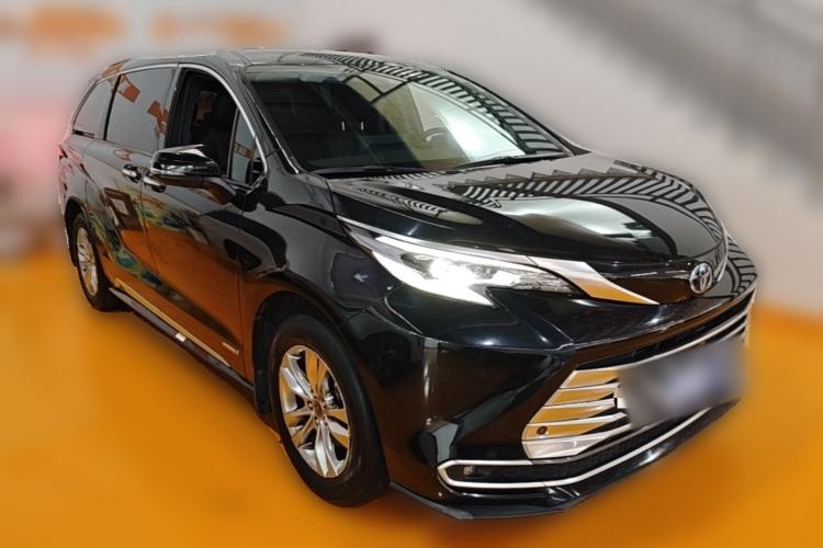 Used Toyota SIENNA 2021 2.5L Hybrid Platinum Edition Front Right 45 Deg
