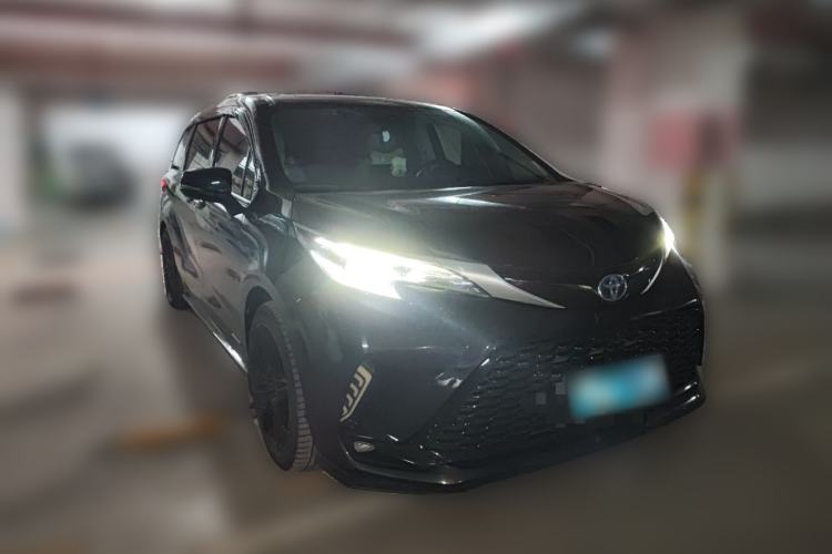 Used Toyota SIENNA 2021 2.5L Hybrid Luxury Edition Front Right 45 Deg