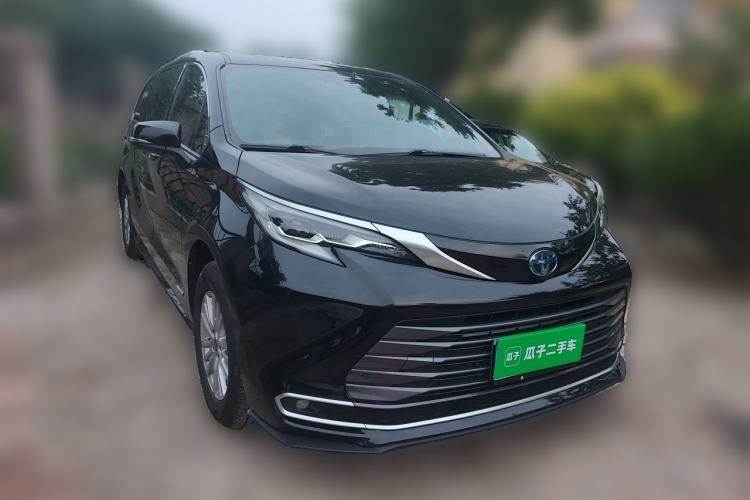 Used Toyota SIENNA 2021 2.5L Hybrid Premium Edition Front Right 45 Deg