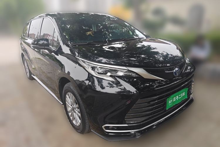 Used Toyota SIENNA 2021 2.5L Hybrid Premium Edition Front Right 45 Deg