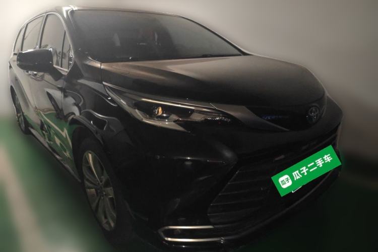 Used Toyota SIENNA 2021 2.5L Hybrid Premium Edition Front Right 45 Deg