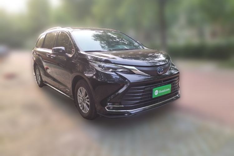Used Toyota SIENNA 2021 2.5L Hybrid Comfort Edition Front Right 45 Deg