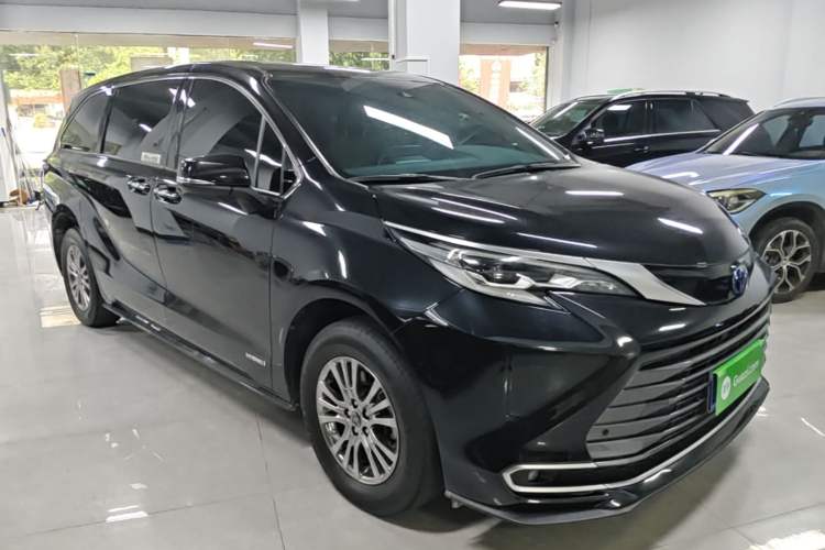 Used Toyota SIENNA 2021 2.5L Hybrid Luxury Edition Front Right 45 Deg