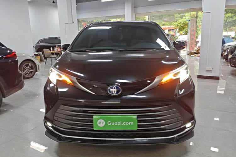 Used Toyota SIENNA 2021 2.5L Hybrid Luxury Edition Front