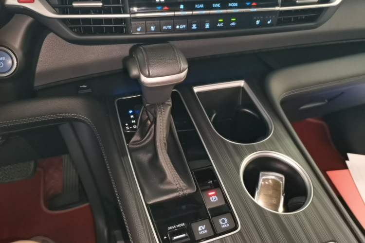 Used Toyota SIENNA 2021 2.5L Hybrid Premium Edition Gear Lever