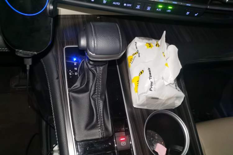 Used Toyota SIENNA 2021 2.5L Hybrid Premium Edition Gear Lever