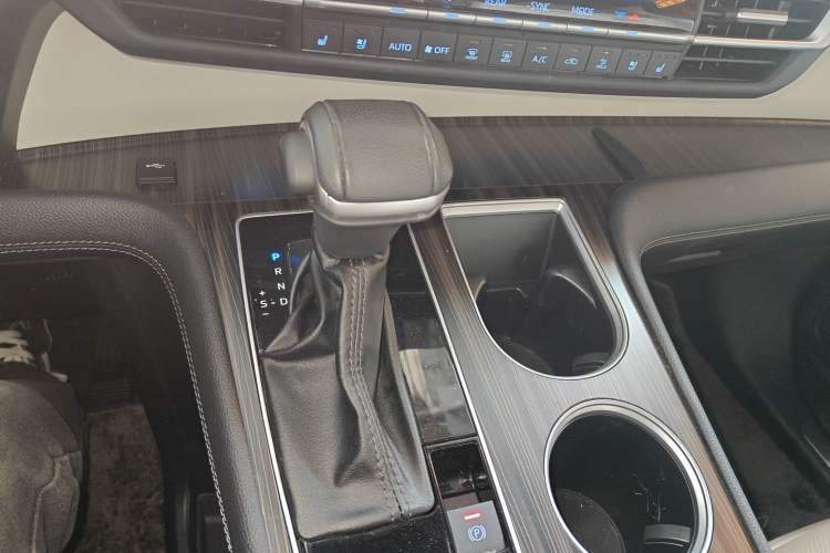 Used Toyota SIENNA 2021 2.5L Hybrid Ultimate Edition Gear Lever