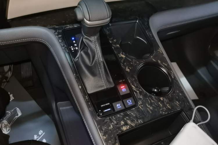 Used Toyota SIENNA 2021 2.5L Hybrid Premium Edition Gear Lever