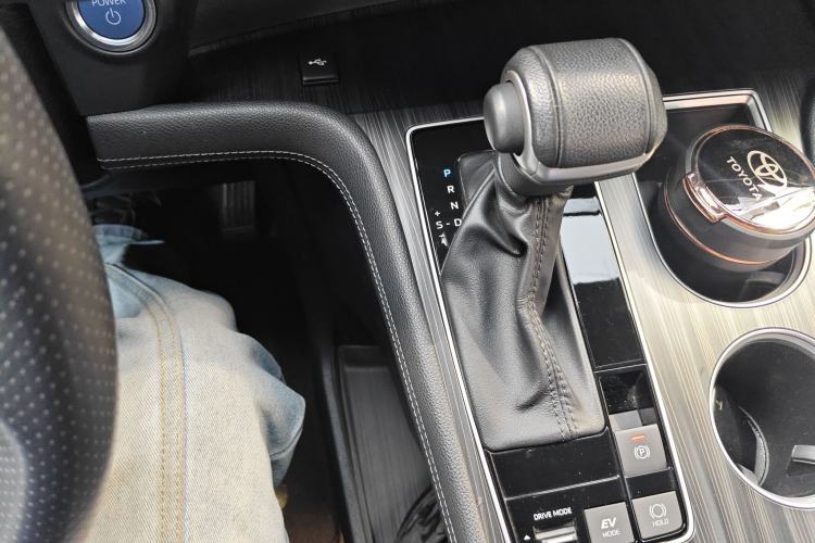 Used Toyota SIENNA 2021 2.5L Hybrid Premium Edition Gear Lever