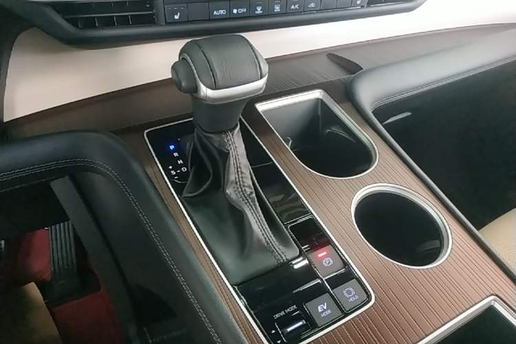 Used Toyota SIENNA 2021 2.5L Hybrid Luxury Edition Gear Lever