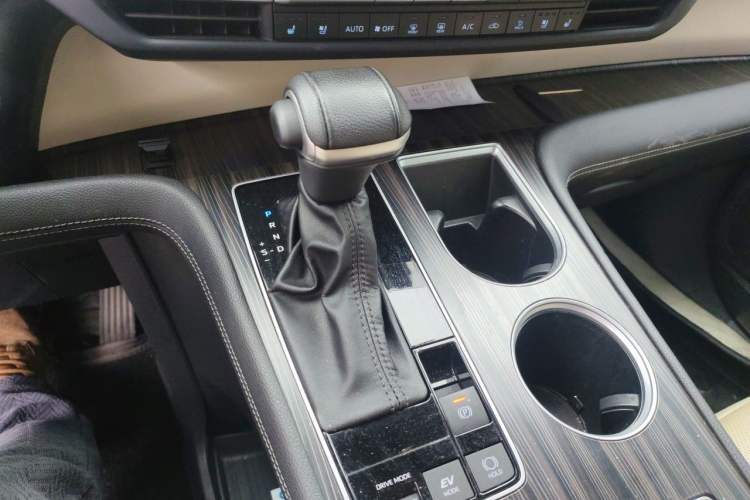 Used Toyota SIENNA 2021 2.5L Hybrid Ultimate Edition Gear Lever