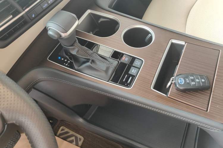 Used Toyota SIENNA 2021 2.5L Hybrid Luxury Edition Gear Lever