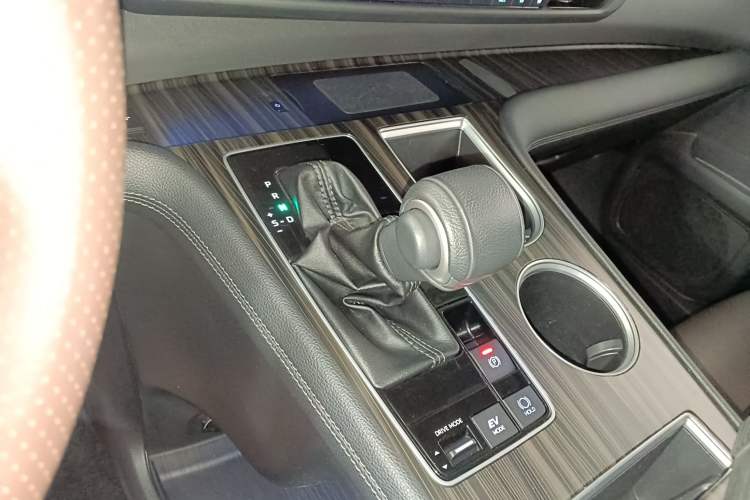 Used Toyota SIENNA 2021 2.5L Hybrid Platinum Edition Gear Lever