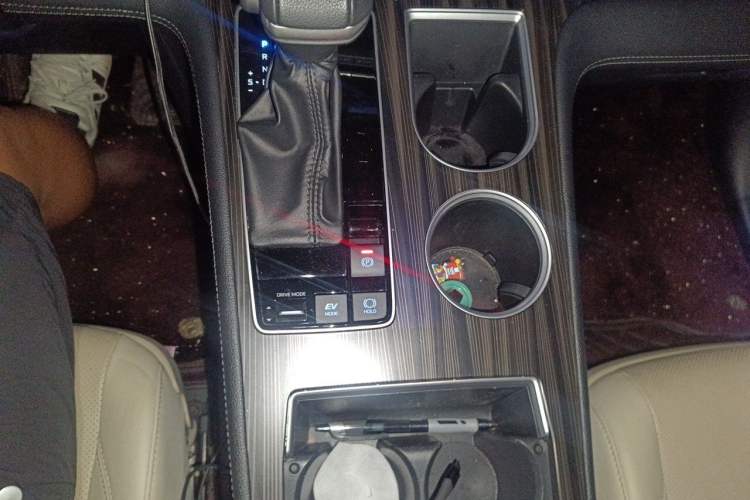Used Toyota SIENNA 2021 2.5L Hybrid Ultimate Edition Gear Lever