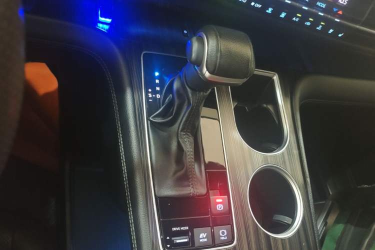 Used Toyota SIENNA 2021 2.5L Hybrid Platinum Edition Gear Lever
