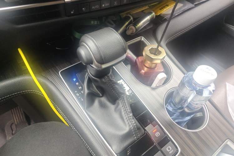 Used Toyota SIENNA 2021 2.5L Hybrid Platinum Edition Gear Lever