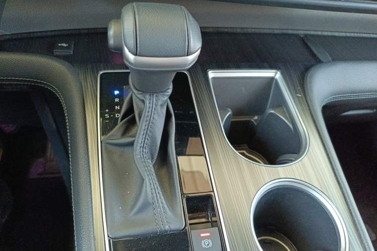 Used Toyota SIENNA 2021 2.5L Hybrid Premium Edition Gear Lever