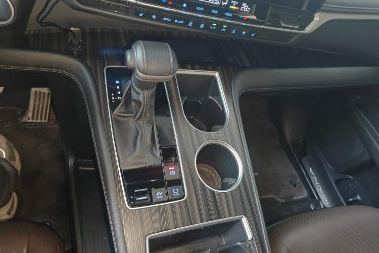 Used Toyota SIENNA 2021 2.5L Hybrid Platinum Edition Gear Lever