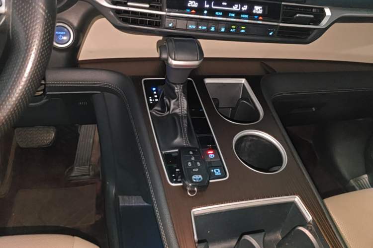 Used Toyota SIENNA 2021 2.5L Hybrid Luxury Edition Gear Lever