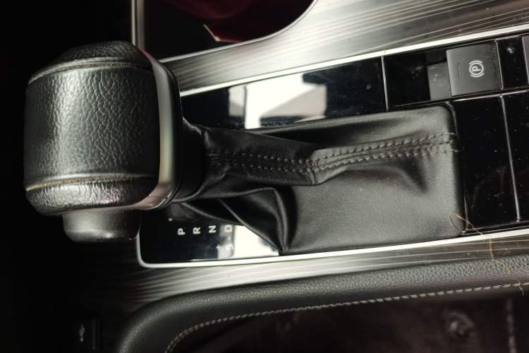 Used Toyota SIENNA 2021 2.5L Hybrid Platinum Edition Gear Lever
