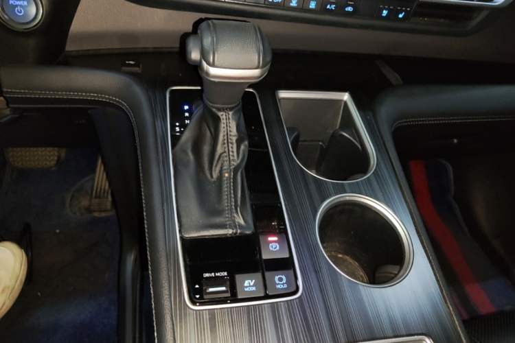 Used Toyota SIENNA 2021 2.5L Hybrid Premium Edition Gear Lever