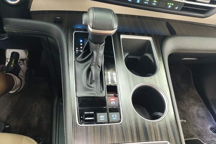 Used Toyota SIENNA 2021 2.5L Hybrid Premium Edition Gear Lever