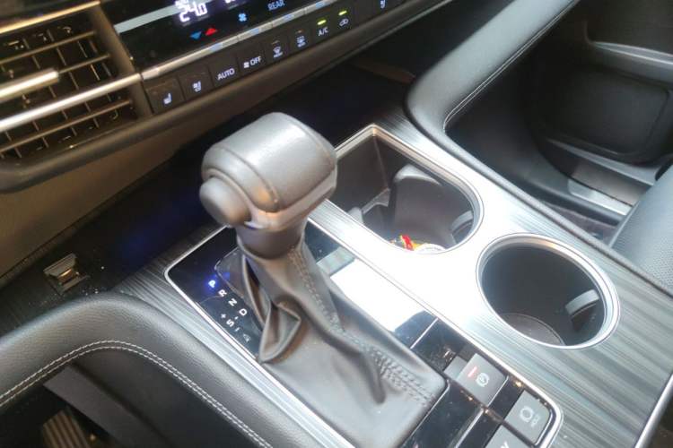 Used Toyota SIENNA 2021 2.5L Hybrid Premium Edition Gear Lever