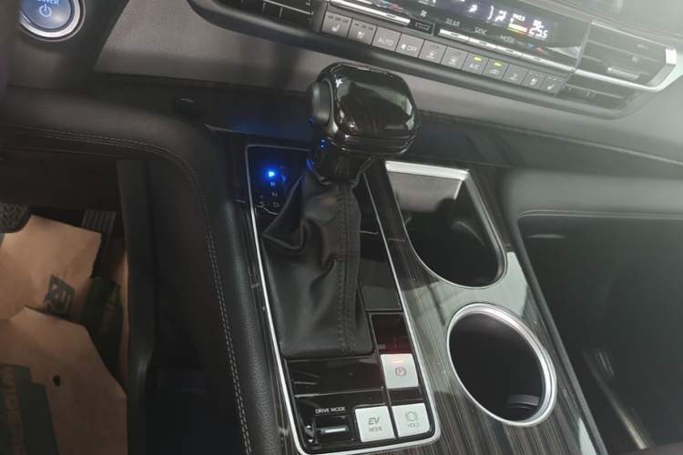 Used Toyota SIENNA 2021 2.5L Hybrid Platinum Edition Gear Lever