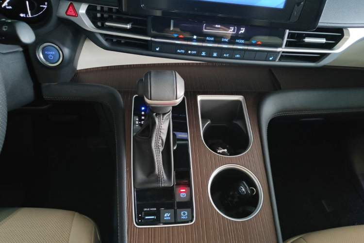 Used Toyota SIENNA 2021 2.5L Hybrid Luxury Edition Gear Lever