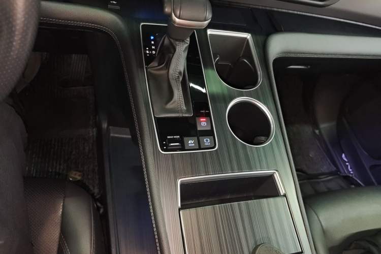 Used Toyota SIENNA 2021 2.5L Hybrid Platinum Edition Gear Lever
