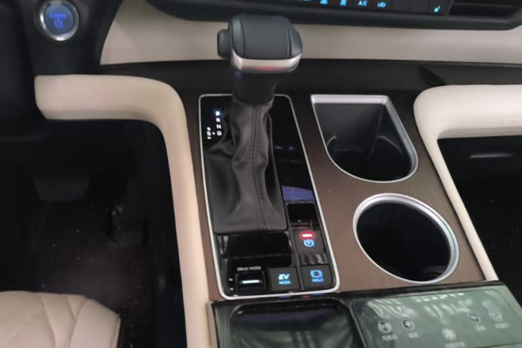 Used Toyota SIENNA 2021 2.5L Hybrid Luxury Edition Gear Lever