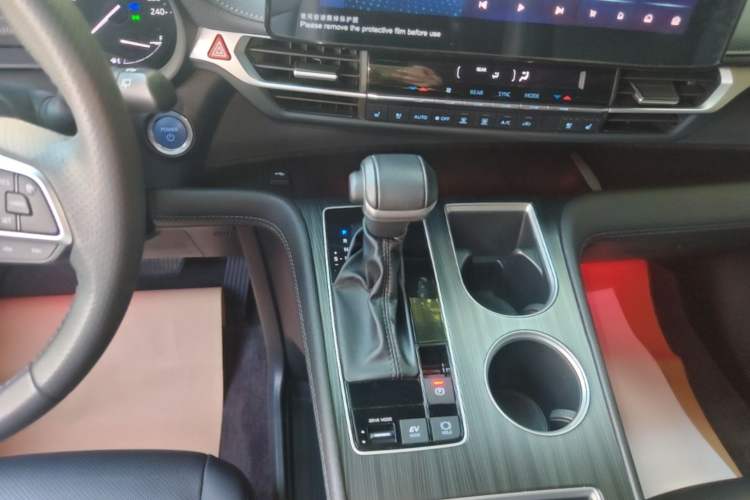 Used Toyota SIENNA 2021 2.5L Hybrid Premium Edition Gear Lever