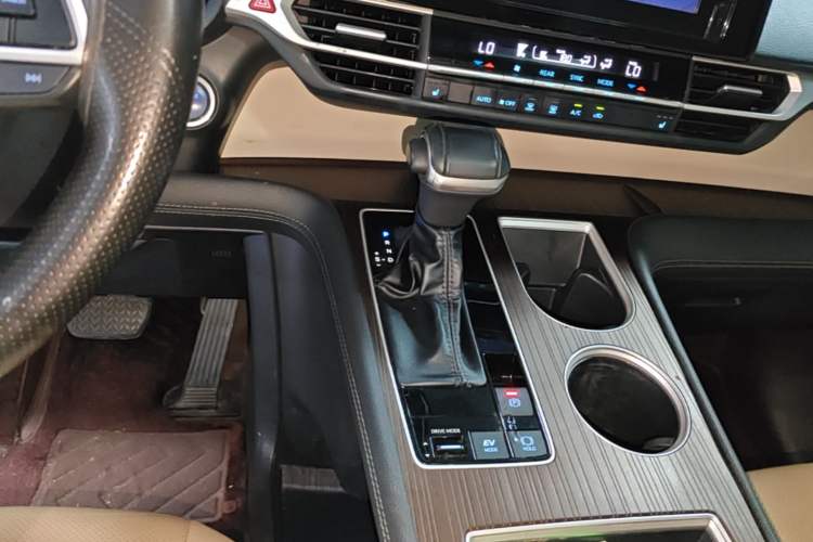 Used Toyota SIENNA 2021 2.5L Hybrid Luxury Edition Gear Lever