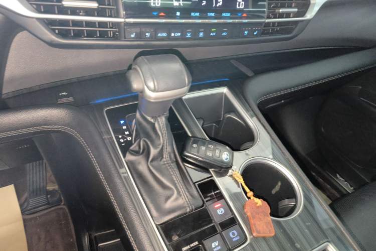 Used Toyota SIENNA 2021 2.5L Hybrid Premium Edition Gear Lever