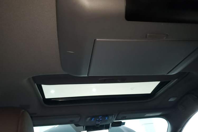 Used Toyota SIENNA 2021 2.5L Hybrid Platinum Edition Headliner